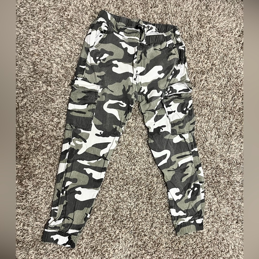 Almost Famous Camo Pattern Jogger Size Large
